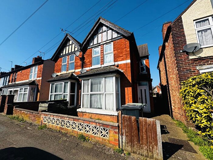 3 Bedroom Semi Detached House To Rent In Irchester Road, Rushden, NN10