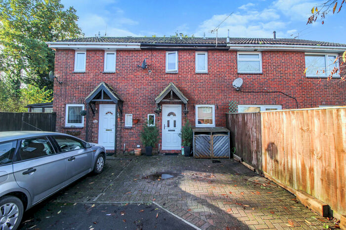 2 Bedroom Semi-Detached House To Rent In Lapwing Close, Covingham, Swindon, SN3