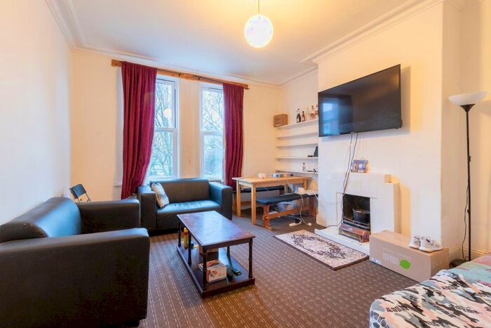 4 Bedroom Property To Rent In Blenheim Square, Leeds, West Yorkshire, LS2