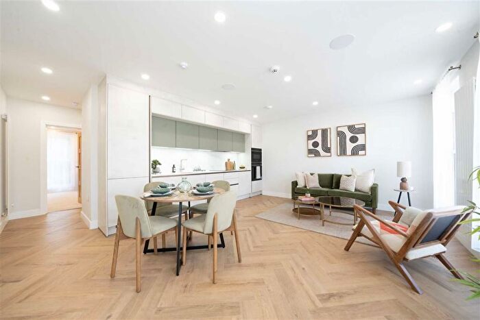 2 Bedroom Flat For Sale In North End Road, London, W14