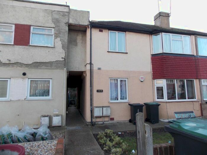 2 Bedroom Flat To Rent In St. Marks Avenue, Gravesend, DA11