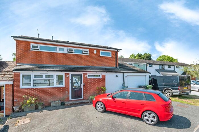 3 Bedroom Link Detached House For Sale In Botelers, Basildon, Essex, SS16