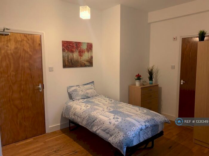 1 Bedroom Flat To Rent In Green Lanes, London, N13