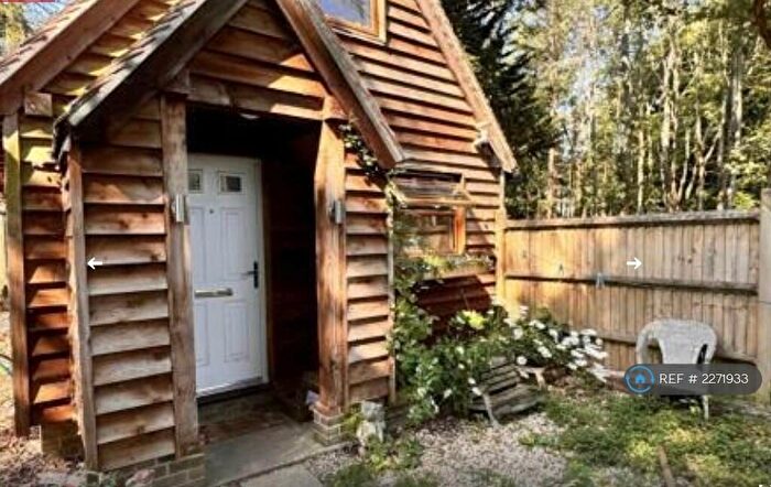 1 Bedroom Detached House To Rent In Cane End, Reading, RG4