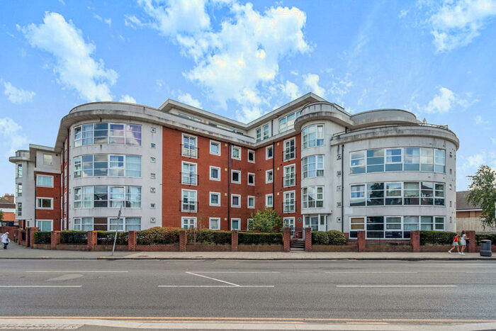 1 Bedroom Flat To Rent In London Road, Kingston Upon Thames, KT2