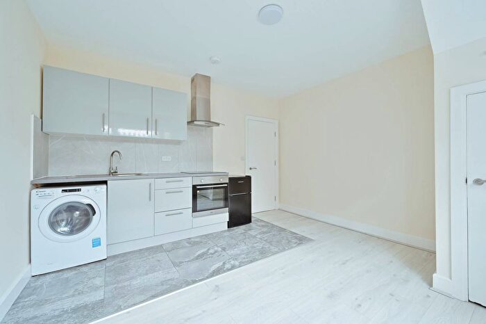 1 Bedroom Flat To Rent In Garston, Watford, WD25