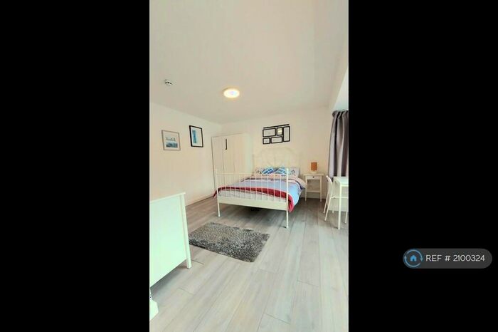 Studio To Rent In Studio, Edgware, HA8