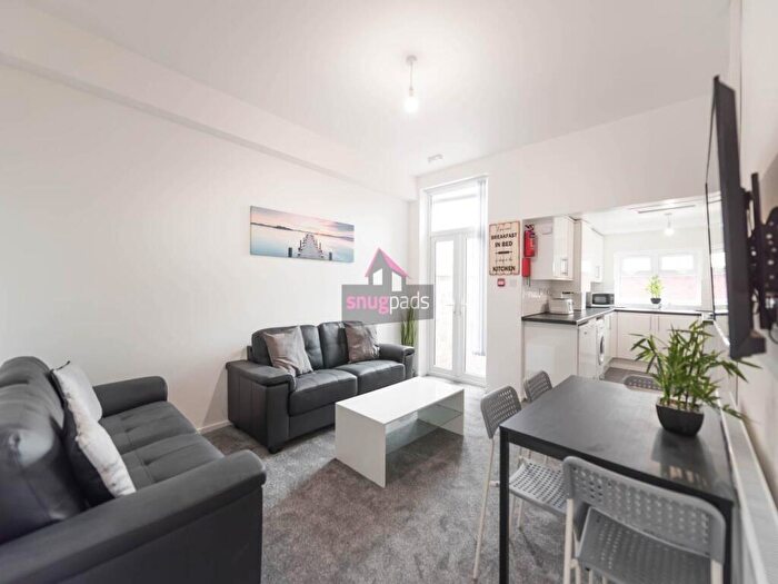 5 Bedroom House To Rent In Nadine Street, Salford, M6