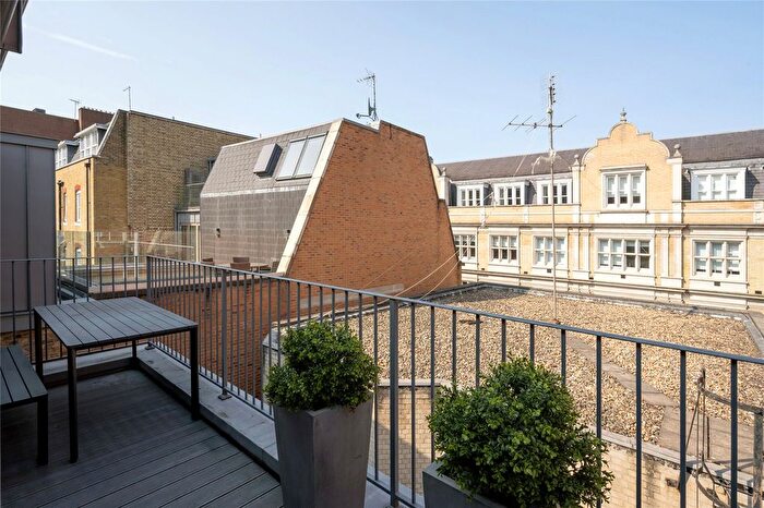2 Bedroom Flat To Rent In Dyer's Buildings, London, EC1N