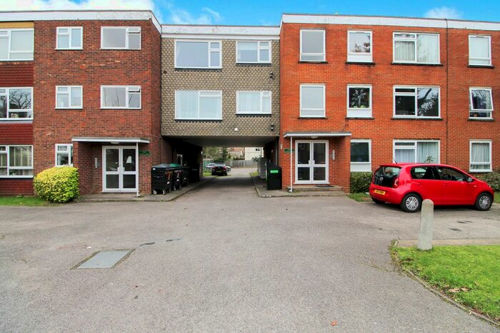 2 Bedroom Flat To Rent In The Conifers, Devonshire Road, Hatch End, HA5