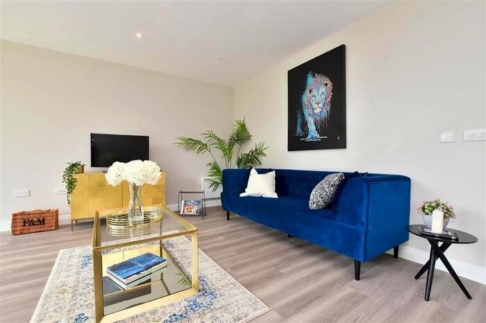 3 Bedroom Flat To Rent In Haling Park Road, South Croydon, CR2