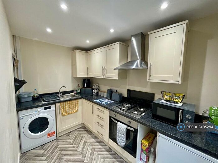 2 Bedroom Flat To Rent In Llandaff Road, Cardiff, CF11