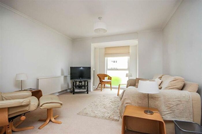 1 Bedroom Flat To Rent In Twickenham Road, Teddington, TW11
