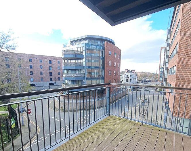 2 Bedroom Flat To Rent In Hurst Street, Liverpool, L1