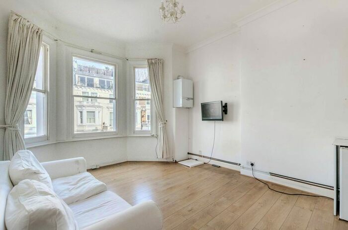 1 Bedroom Flat To Rent In Sinclair Gardens, Brook Green, London, W14