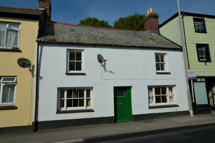 3 Bedroom House To Rent In West Street, Liskeard, PL14