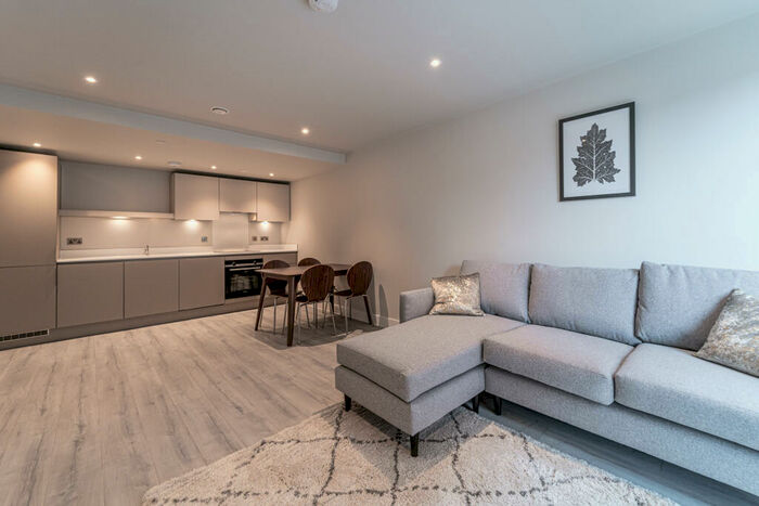 2 Bedroom Apartment To Rent In St Martin's Place, B15