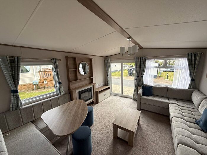 2 Bedroom Mobile/park Home For Sale In Holms Farm Road, Dalrymple, Ayr, KA6