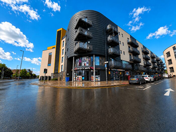 2 Bedroom Apartment For Sale In Life. Greenheys Lane West, Hulme, Manchester., M15