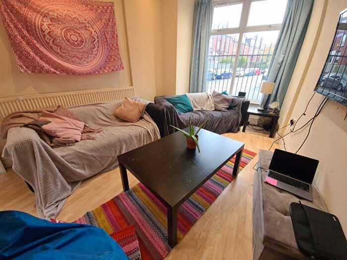 4 Bedroom House To Rent In Royal Park Grove, Leeds, LS6