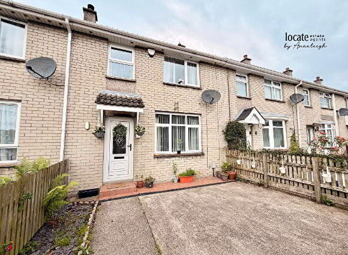 3 Bedroom Mid Terraced House For Sale In Drumleck Gardens, Derry, BT48