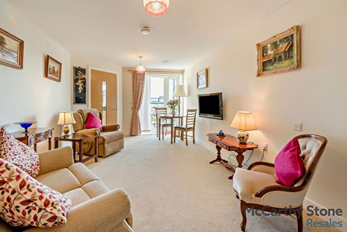 1 Bedroom Apartment For Sale In Gilbert Place, Lowry Way, Swindon, WIltshire, SN3