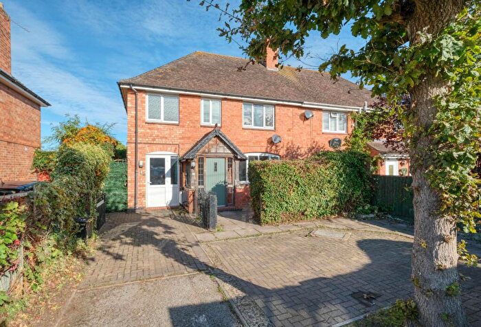 3 Bedroom Semi-Detached House For Sale In Watts Road, Studley, B80