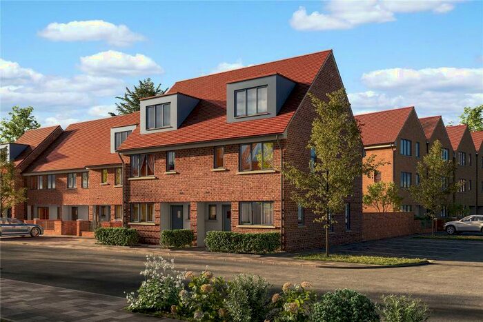 4 Bedroom End Of Terrace House To Rent In Woking, Surrey, GU21