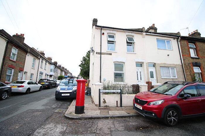3 Bedroom Terraced House To Rent In Portland Street, Chatham, ME4