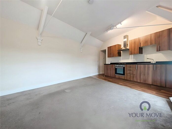 2 Bedroom Flat To Rent In Gibb Lane, Catshill, Bromsgrove, Worcestershire, B61