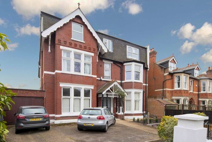 2 Bedroom Flat To Rent In Park Hill, London, W5