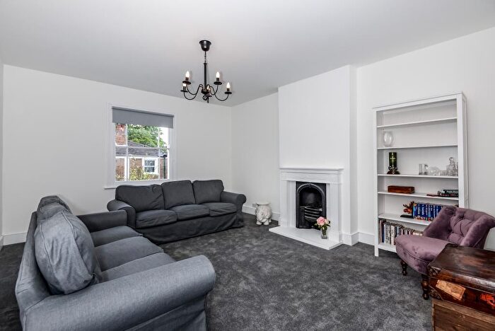 1 Bedroom Flat To Rent In Sheendale Road, Richmond, TW9