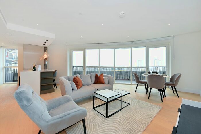 2 Bedroom Flat To Rent In Cassini Apartments, Cascade Way, White City Living, London, W12