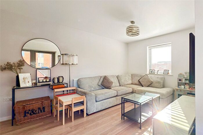 2 Bedroom Flat For Sale In Discovery Drive, Swanley, Kent, BR8