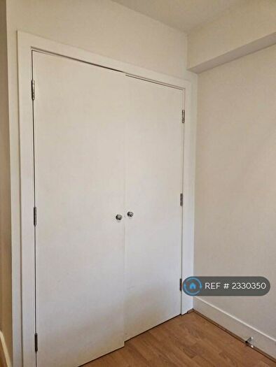 1 Bedroom Flat To Rent In Queen Street, Cardiff, CF10