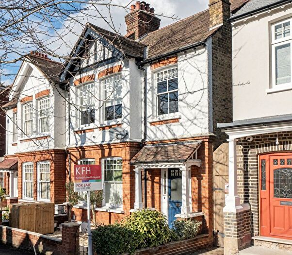 2 Bedroom Flat For Sale In Cricklade Avenue, Streatham Hill, London, SW2