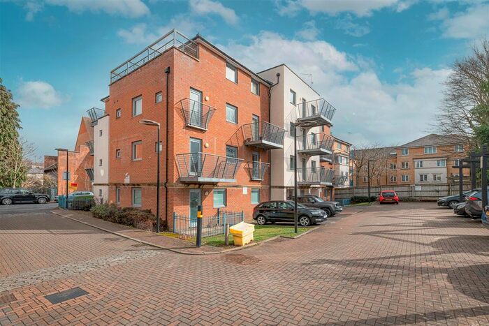 2 Bedroom Flat To Rent In West End Road, High Wycombe, HP11