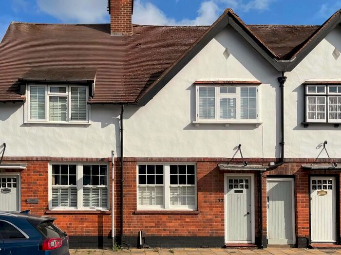 3 Bedroom Cottage To Rent In Windsor Street, Chertsey, KT16