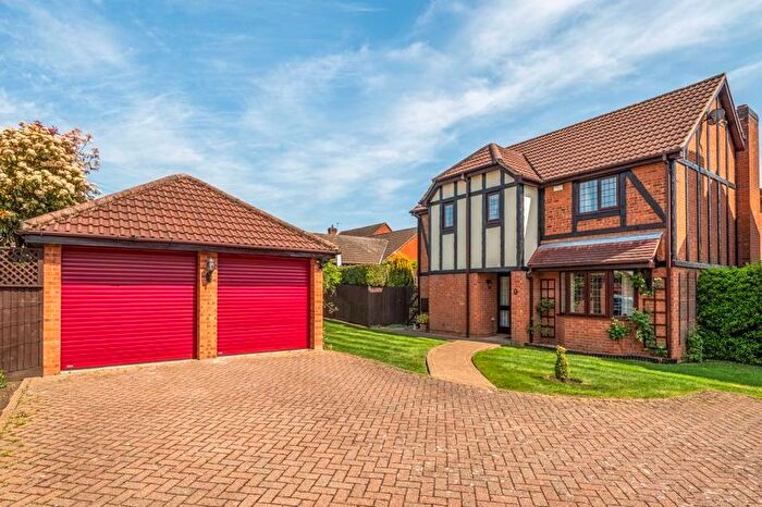 4 Bedroom Detached House For Sale In Wagstaffe Close, Bedford, MK41