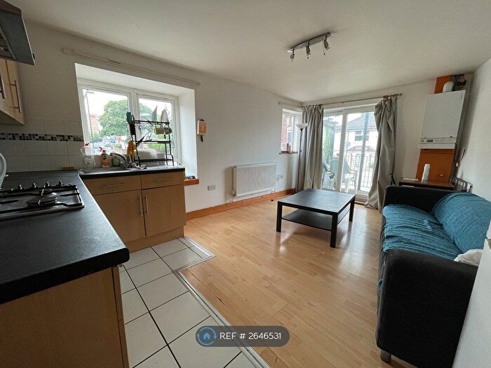3 Bedroom Flat To Rent In Portswood Road, Southampton, SO17