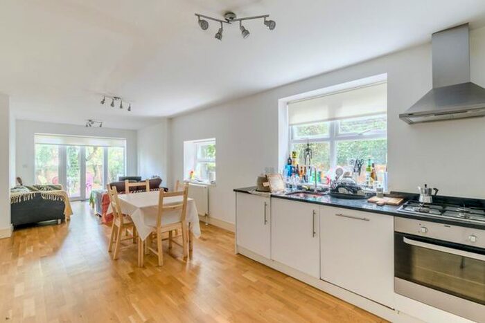 2 Bedroom Flat To Rent In Stockfield Road, Streatham Hill, London, SW16