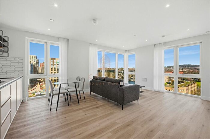 3 Bedroom Apartment To Rent In Cairncross House - Th Floor, Kidbrooke Village, SE3