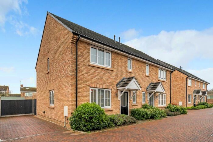 3 Bedroom Semi-Detached House To Rent In Windsor, Berkshire, SL4