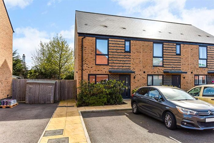 3 Bedroom End Of Terrace House To Rent In Argus Road, Lee-On-The-Solent, PO13