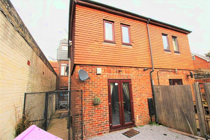 2 Bedroom Flat To Rent In Chapmans Court, Twittens Way, Havant, Hants, PO9