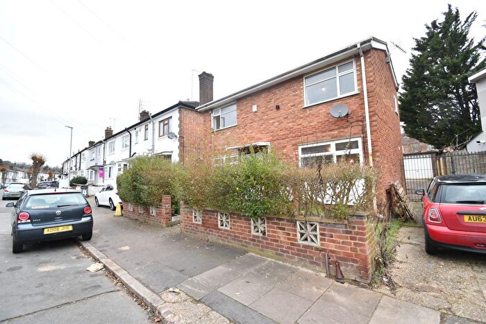 5 Bedroom Detached House To Rent In Summerfield Road, Luton, Bedfordshire, LU1