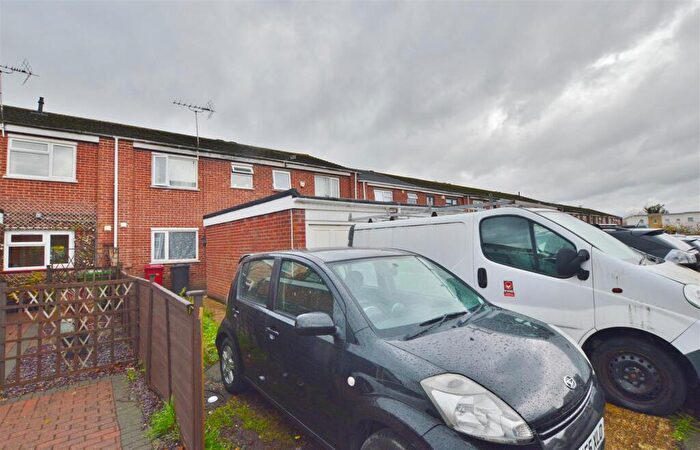 3 Bedroom Terraced House For Sale In Summerlea, Slough, SL1