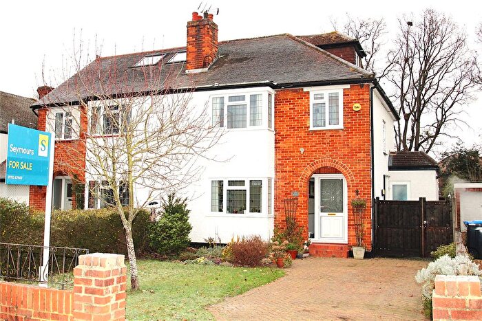4 Bedroom Semi Detached House For Sale In Walton-On-Thames, Surrey, KT12