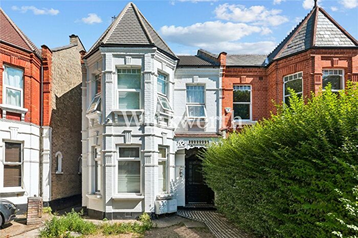 2 Bedroom Flat For Sale In Grovelands Road, London, N13