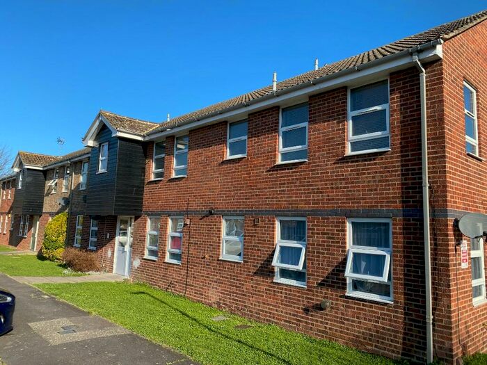 1 Bedroom Ground Flat To Rent In Hazelwood, Benfleet, Essex, SS7